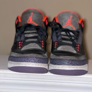 Jordan 3 crimson